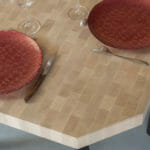 Table en bois de bout et acier